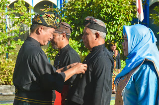 Pemprov NTB Tekankan Kualitas Pendidikan dan Kesejahteraan Guru pada Hardiknas 2026A Practical Guide to Finding Peace in the Present